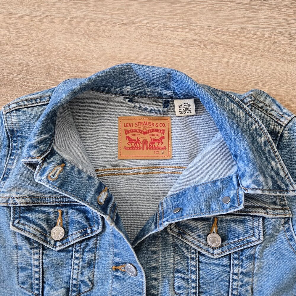 Levi’s Original Trucker Jacket Women’s Small – Classic Stretch Denim, Light Wash - Picture 7 of 17